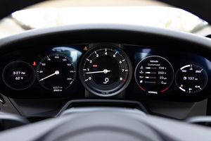 Porsche 911 Turbo R18 Coupé AWD 2024, Bajo Kilometraje, Caja de Cambios Automática, Volante a la Izquierda, Gasolina, Estado: Como Nuevo - Product Image 6