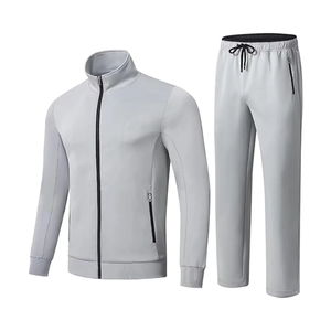 Sweat à capuche décontracté zippé avec doublure en maille personnalisée et short coupe-vent Ensemble 2 pièces léger respirant de haute qualité - Product Image 1