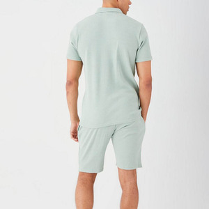 Conjunto de camiseta y pantalones cortos de verano con logotipo personalizado de diseño novedoso 2025 estilo informal transpirable de algodón de alta calidad - Product Image 2