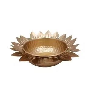 Colección de Vajilla Moderna de Metal para una Presentación Elegante de la Mesa - Product Image 1