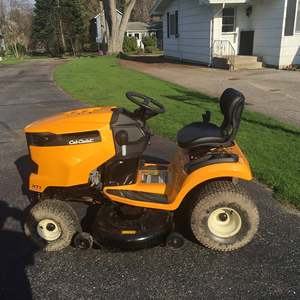 Meilleure qualité Cub Cadet XT1 Enduro 125cc Tondeuse à gazon sans fil Tondeuse à gazon électrique rechargeable pour des travaux de coupe rapides et propres - Product Image 1