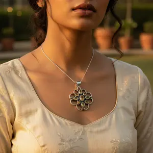 Colgante de Plata 925 con Citrino, Diseño Floral, Joyería Religiosa Hecha a Mano con Piedras Preciosas para Mujer, Material Principal Platino, Detalles en Oro Rosa - Product Image 3