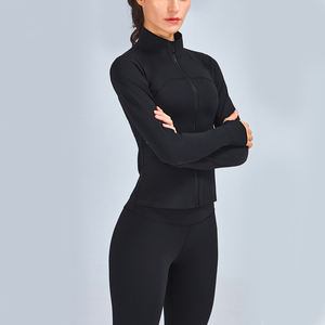 Conjunto de camiseta sin mangas y mallas deportivas para mujer, ropa de gimnasio, ropa de yoga, logotipo personalizado, ropa deportiva OEM, ropa de entrenamiento de dos piezas - Product Image 2