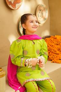 Magnifiques Salwar Kameez Lehenga Choli en acrylique ornés pour filles pakistanaises, pour les mariages, l'Aïd, les anniversaires et les célébrations - Product Image 4