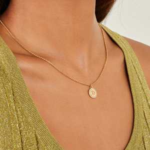 Pierre vert émeraude chic sur un pendentif ovale blanc. Style vintage, disponible à prix de gros. Rehaussez votre look dès aujourd'hui - Product Image 6