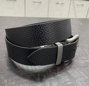 Cinturones de Cuero Vacuno de Grano Completo para Hombre al por Mayor, Logotipo Personalizado, Opciones de Hebilla de Latón Macizo y Peltre, Estilos Casuales y Texturizados - Product Image 3