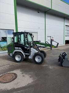 Chargeuse sur pneus compacte Kramer KL14.5 |   38,8 CV Diesel |   Charge utile de 1 420 kg |   Poids opérationnel de 2,07 tonnes |   Chargeur à direction intégrale - Product Image 6