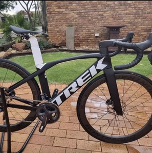 2023 Treks MADONE SLR 6/7/9 DISC Ultegras Bicicleta de carretera - Product Image 2