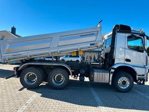 Mercedes-Arocs 5, 3 Ejes, 6X2, Diésel Euro 6, Transmisión Manual, Suspensión Neumática, Volante a la Izquierda, Camión Logístico Nuevo, 251-350hp - Product Image 4