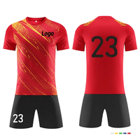 Maillot de football d'été personnalisé pour adultes, impression par sublimation, logo personnalisé, léger, séchage rapide, respirant, 100% polyester, col en V, manches courtes