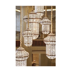 Linterna decorativa de hierro hecha a mano para llevar luz y encanto a cualquier comedor o área de jardín - Product Image 2