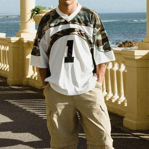 เสื้อยืดตาข่ายผ้าโพลีเอสเตอร์คอวีปักลายสำหรับผู้ชายเสื้อลายพรางแขนสั้นแบบวินเทจแห้งเร็วปรับแต่ง100% - Product Image 6