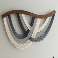 Décoration murale en macramé bleu de style unique, idéale pour la décoration intérieure moderne, la mise en scène de fêtes et la décoration d'événements élégants