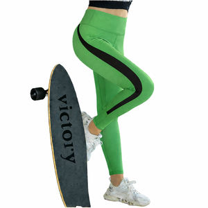 Leggings Grises de Cintura Alta Personalizadas para Mujer con Raya Lateral Negra, Ropa Deportiva Elástica para Gimnasio y Yoga - Product Image 4