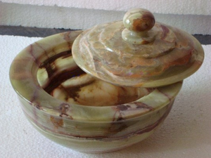 Tarro de Caramelos en Forma de Manzana de Ónix Verde, Elegante y Único Contenedor Decorativo, Regalo Perfecto para la Mesa de la Cocina o la Oficina - Product Image 4