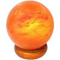 Lampe sculptée au sel de l'Himalaya sphère en cristal de roche naturel avec base en bois conception de boule ronde pour chambre bureau décor à la maison