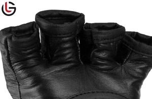 ถุงมือชกมวย MMA หนังแท้ GLOBAL LEATHER GL_0211 ราคาดีที่สุด สำหรับผู้ชาย แบบครึ่งนิ้ว แห้งเร็ว มีไซส์เด็ก ผลิตในปากีสถาน บริการ OEM - Product Image 5