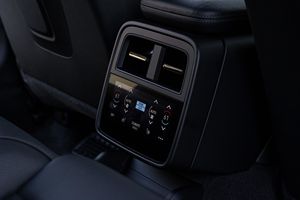 2020 para Taycan Turbo S 750-HP Dual-Motor AWD Performance Battery Plus-2,500 Mile Vehículo eléctrico Hecho en AE - Product Image 3