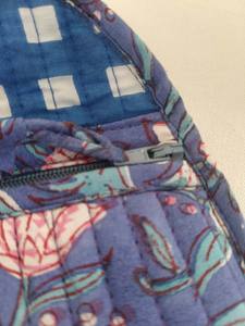 Beau sac à bijoux matelassé léger en tissu de coton écologique bleu foncé, fermeture à glissière réutilisable, bloc à main imprimé multifonction - Product Image 6