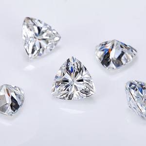 Moissanite de 1 carat, taille trillion, créée en laboratoire |   Pierre précieuse en vrac de couleur D VVS1 7x7 mm avec jeu de couleurs/effet de feu Vente en gros + Cadeau gratuit - Product Image 5