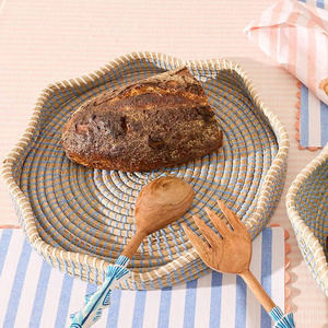 Un design exotique artistique et un motif festonné pour la décoration intérieure Vaisselle Plateau de service en jonc de mer du Viet Nam - Product Image 2