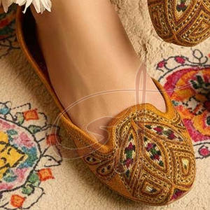 Nouveauté en stock : Khussa pour femmes, haute qualité, antidérapant, semelle extérieure en cuir personnalisable, design tendance pour la vente en ligne - Product Image 6