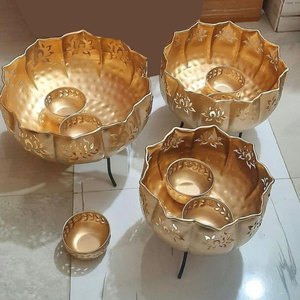 Prix de gros Forme ronde en laiton Urli Flower Bowl Meilleure qualité Taille personnalisée Urli du fabricant en Inde - Product Image 3