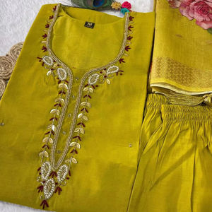 Costume salwar en soie de créateur, robe pakistanaise Salwar Kameez Dupatta, tenue de mariage. - Product Image 1