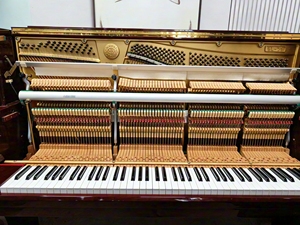 เปียโนตั้งพื้นญี่ปุ่น Burgundy Kawai BL71s BL71 เปียโน KAWAI มือสอง เสียงโทนอุ่น ได้รับการรับรองจากผู้ซื้อทั่วโลก - Product Image 5