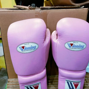Nouveaux gants de boxe gagnants de haute qualité personnalisés en cuir de vachette d'origine également avec logo personnalisé et toutes les couleurs et oz disponibles - Product Image 2