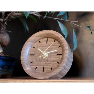 Reloj de mesa de madera de excelente mano de obra que combina el apelo estético y el diseño funcional sin esfuerzo. - Product Image 3