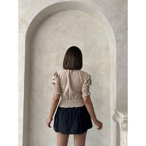 Blusas y Camisas para Mujer con Adornos de Botones en los Puños y Extremos de las Mangas, Venta al Por Mayor - Product Image 2