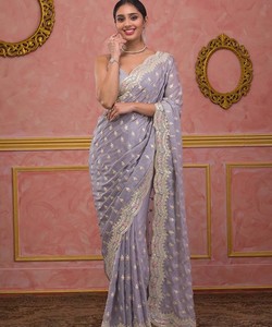 Saree de créateur Miroir de travail à fleurs Tissu en soie douce Impression numérique Couleur marron Sari avec chemisier Vêtement indien - Product Image 1