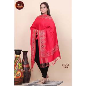 Écharpe longue en soie jacquard rouge pour femme KTI avec motif géométrique, modèle 2921, idéale pour l'hiver - Product Image 3