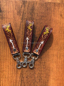 ห่วงโซ่กุญแจหนังสลักลายดอกไม้สำหรับผู้ชายพวงกุญแจหนังลายดอกไม้สลักลายนูนอุปกรณ์เสริมพวงกุญแจน่ารักสำหรับผู้ชาย - Product Image 6