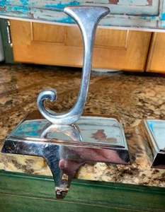 Soporte de media de metal en acero de la mejor calidad con forma y tamaño únicos, perfecto para vajilla elegante y artículos de decoración del hogar - Product Image 2