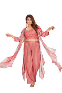 Ensemble Kurta imprimé pour femmes à la mode avec des motifs vibrants et un attrait traditionnel pour les options de fête et de tenue décontractée - Product Image 2