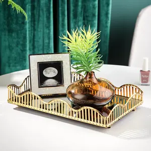 Plateau de service à cadre en laiton de la meilleure qualité avec base en verre design fantaisie pour la maison hôtels et restaurants côté or pour tapis et coussinets - Product Image 3