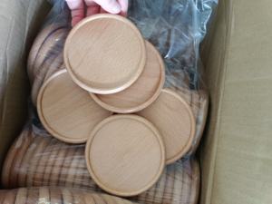 Elegante juego de posavasos de madera rústica para proteger superficies y añadir un toque natural cálido a la decoración - Product Image 3