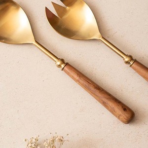 El mejor fabricante y proveedor de diseños personalizados de uso generalizado con mango de madera, juego de servidor de ensalada sostenible para uso doméstico - Product Image 1