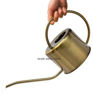 Arrosoir en alliage de zinc galvanisé de qualité supérieure, fabriqué à la main, capacité de 8 L, durable et écologique, design moderne plaqué or brillant - Product Image 5
