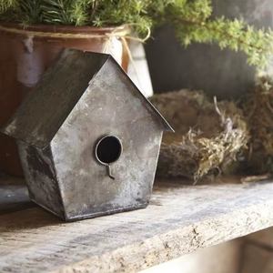 บ้านนกโลหะสไตล์บ้านไร่สภาพอากาศตกแต่งสำเร็จสำหรับสวนใดๆ - Product Image 1