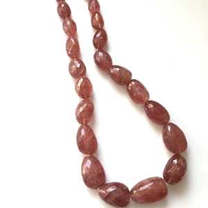 Cuentas facetadas de cuarzo rojo fresa natural para la elaboración de joyería fina - Product Image 1