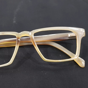 แว่นตาทำมือจากเขาสัตว์ ทรงวงรี สไตล์นautical  วัสดุจากธรรมชาติ เป็นมิตรกับสิ่งแวดล้อม น้ำหนักเบา ทันสมัย ปรับแต่งได้ - Product Image 1