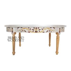 Table basse ronde élégante avec incrustation florale complexe et accents dorés pour un décor de salon classique - Product Image 2