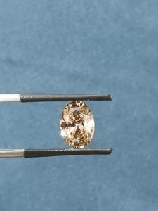 Diamante Natural de 2.00 Quilates, Corte Brillante Modificado Ovalado, Color Amarillo Parduzco, Pulido, Corte EX, Dureza 10/10, para Joyería - Product Image 6