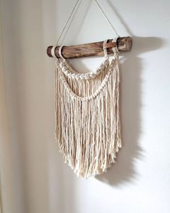 Decoración de pared de hilo hecho a mano, arte de fibra elegante con un esquema de color suave y neutro para un aspecto acogedor y moderno - Product Image 5