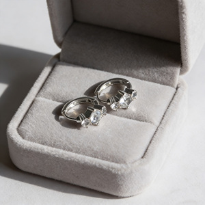 Orecchini Pendenti in Acciaio Inossidabile Unisex, Gioielli Vintage con Zirconi in Oro e Argento, Moda Cinese - Product Image 4