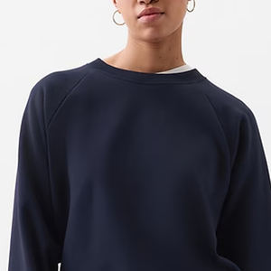 Sweat-shirt court pour femme avec logo personnalisable, service OEM, design d'épaule tombante / Matériel de haute qualité pour l'hiver, prix avantageux - Product Image 2