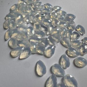 Piedras preciosas de cuarzo ópalo cortadas en pera al por mayor, piedras sueltas en forma de lágrima facetadas para la fabricación de joyas, cuarzo ópalo sintético - Product Image 1